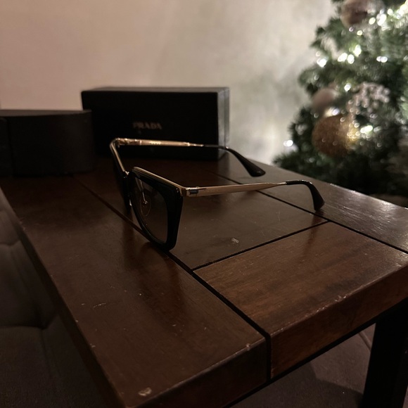 Prada polarized sunglasses - Picture 3 of 5
